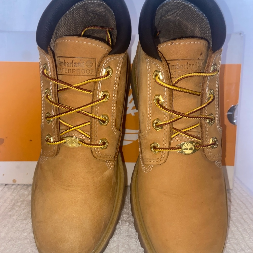 Timberland Women's Nellie Waterproof Women’s Boot Sz 9 (Barely Worn) w/Box